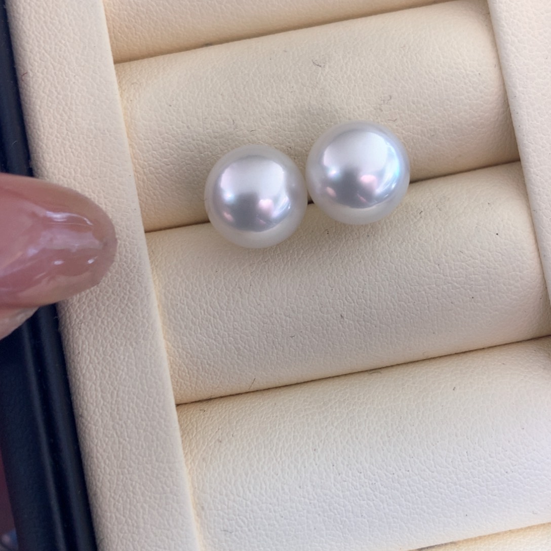 18K金镶嵌海水珍珠耳饰