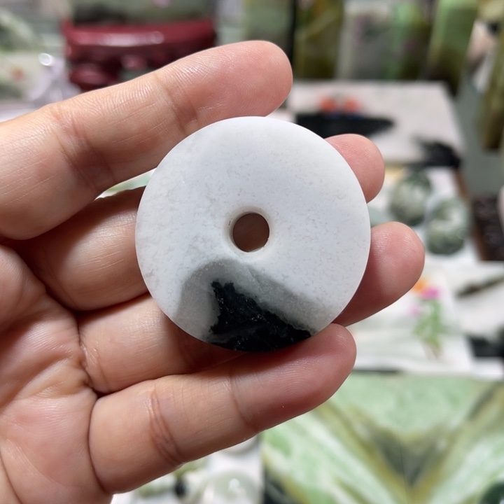 独山玉未镶嵌颈饰