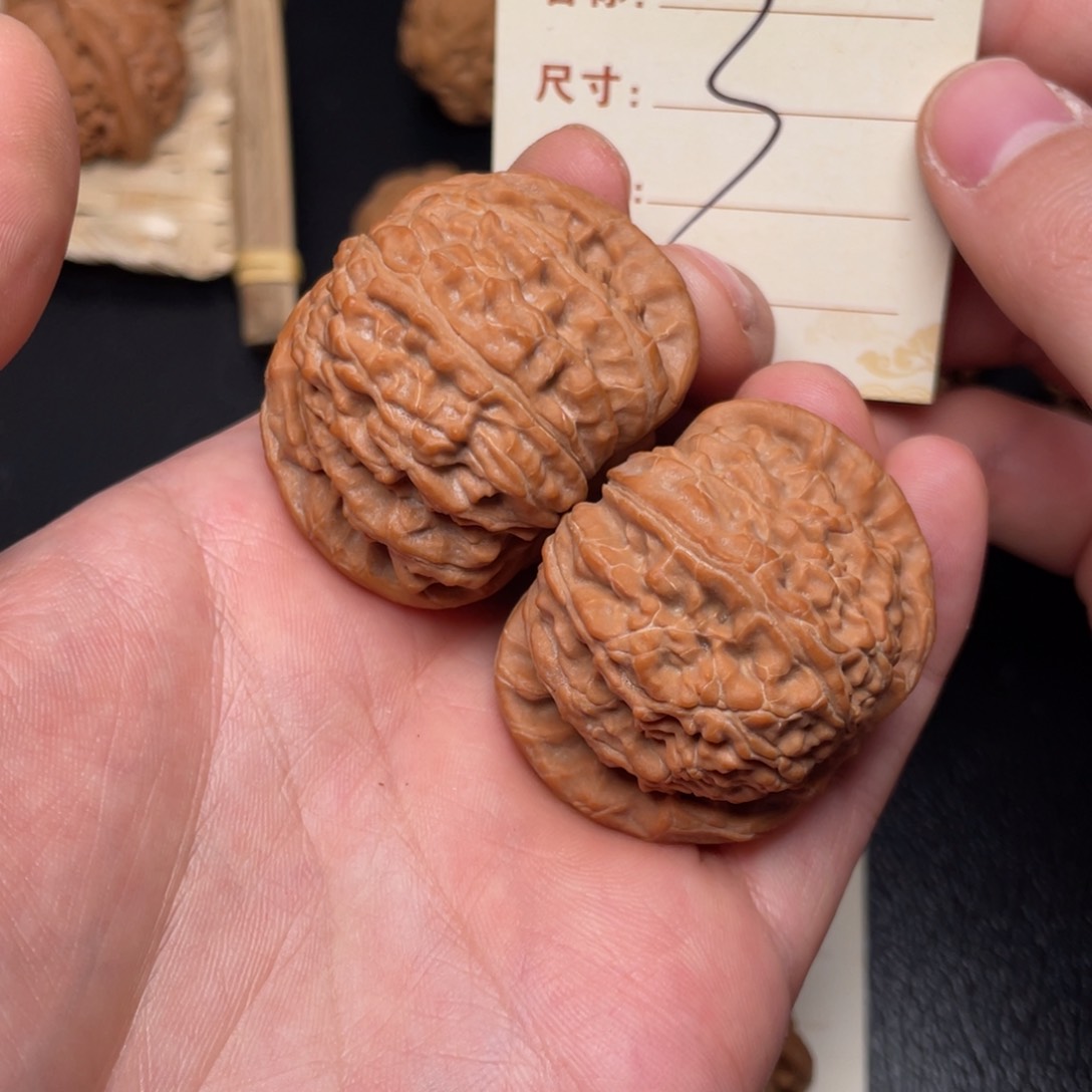 文玩核桃把件不**.闷白44尺3