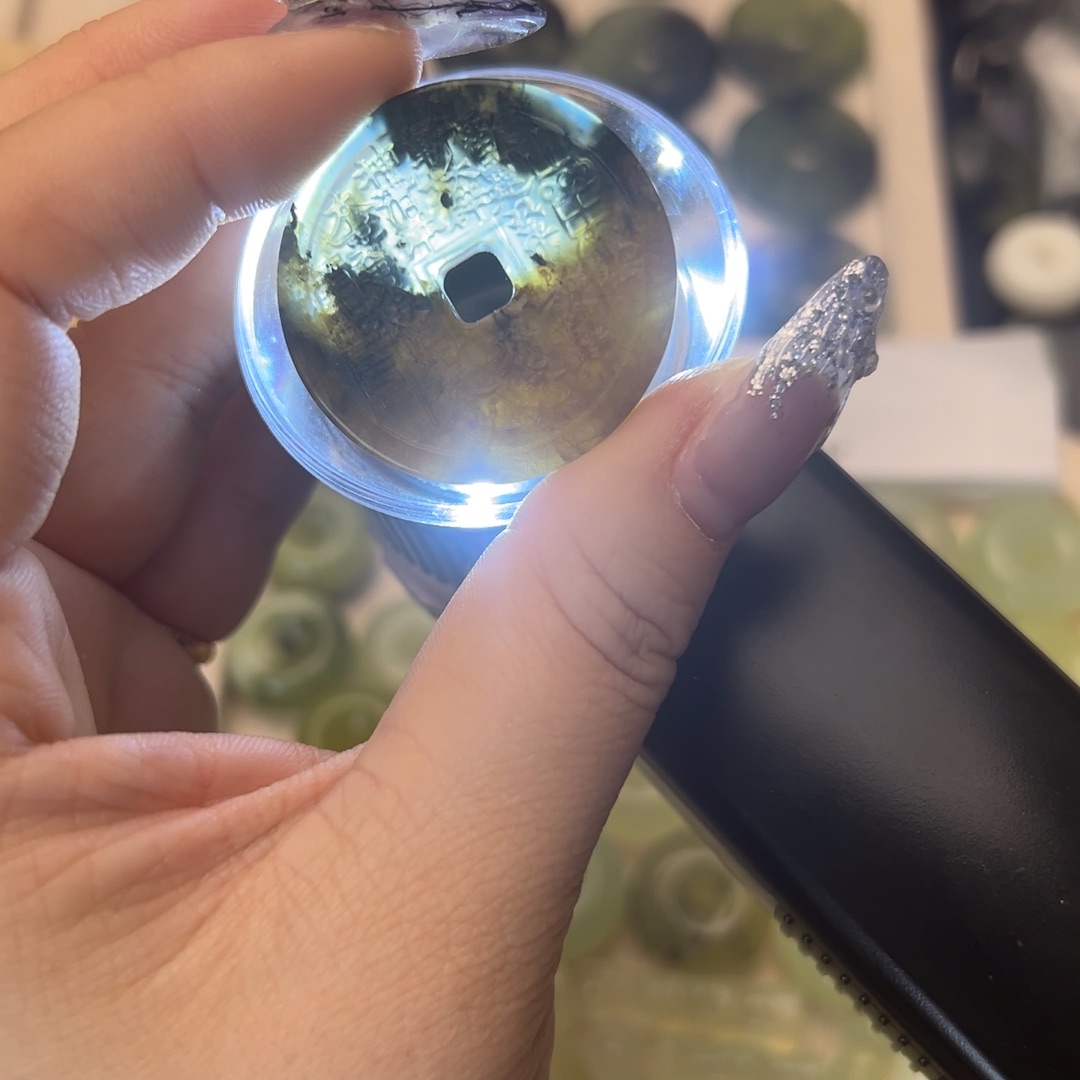 蛇纹石玉颈饰合金