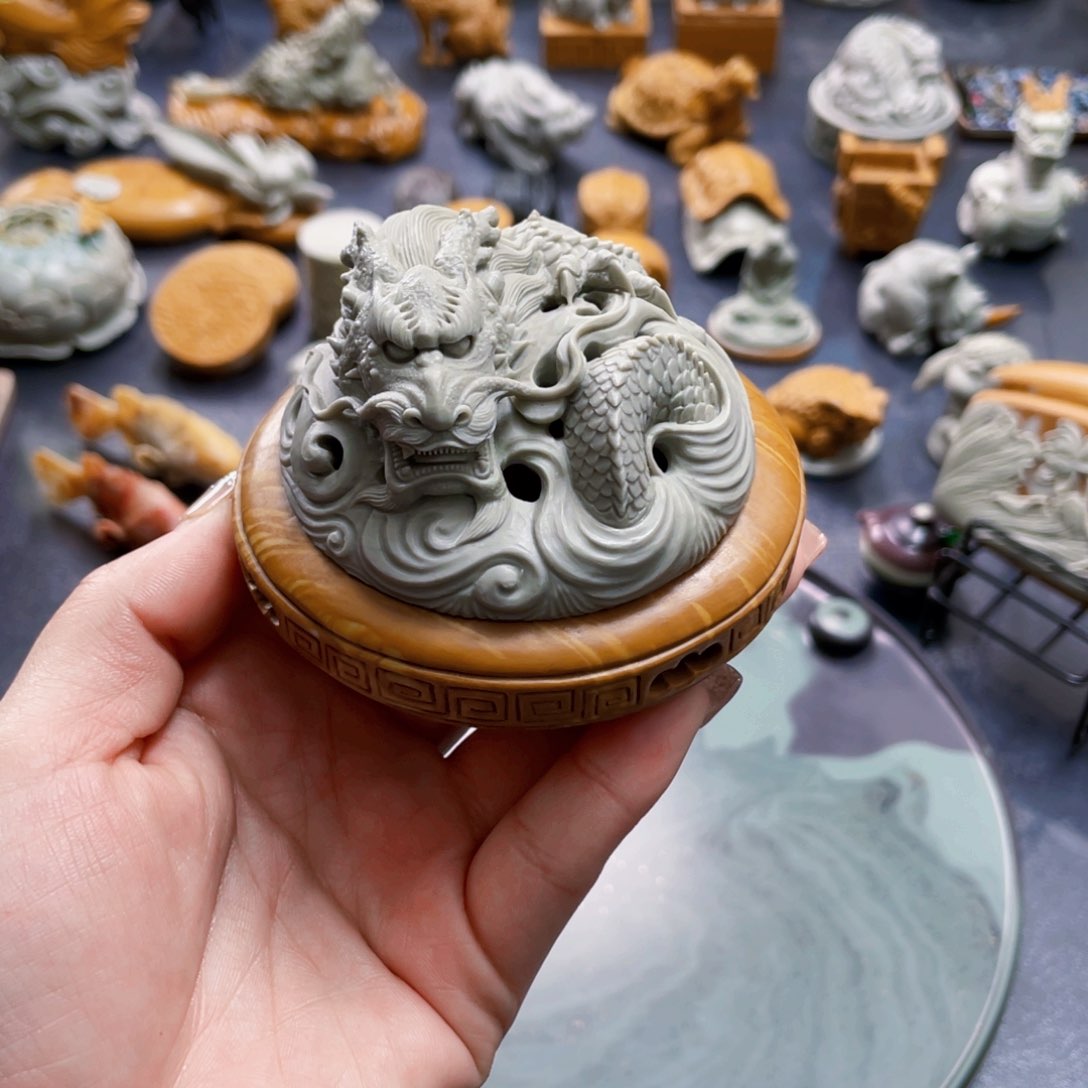 龙香炉手工雕刻原石