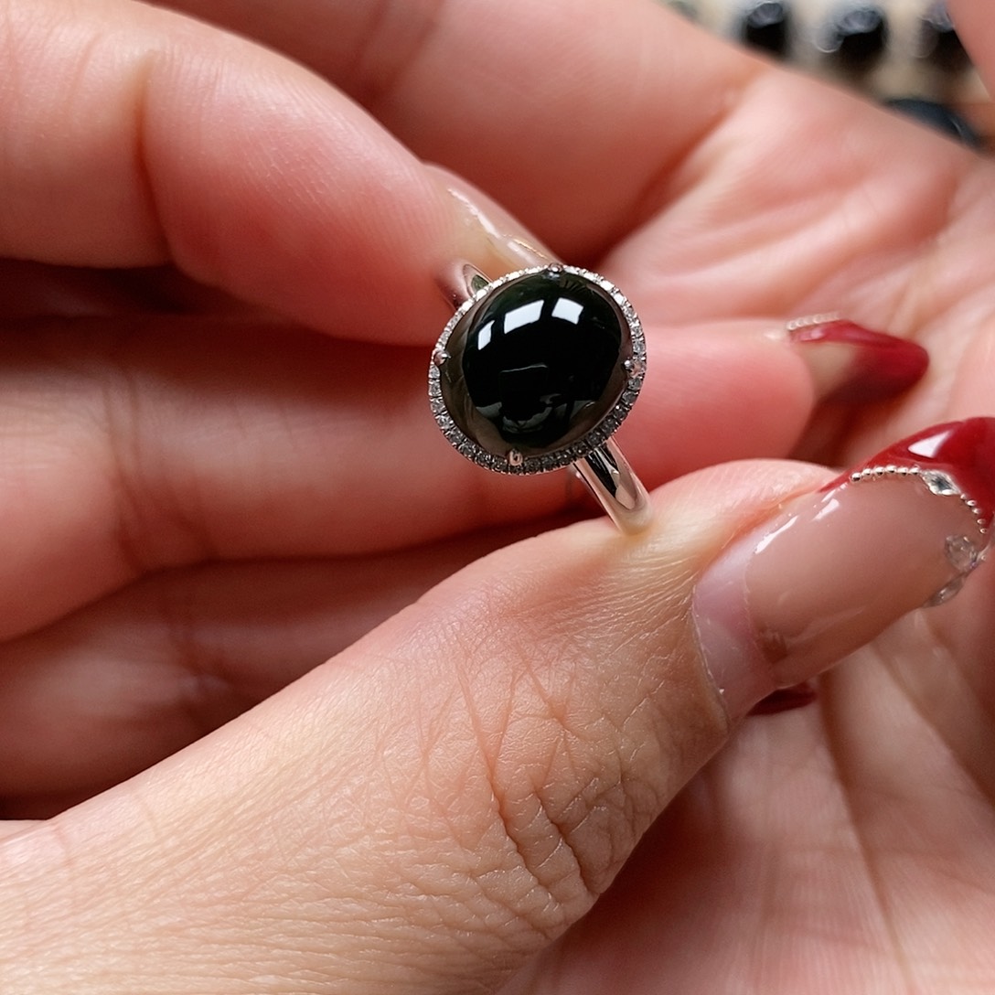 翡翠戒指18K金镶嵌墨翠