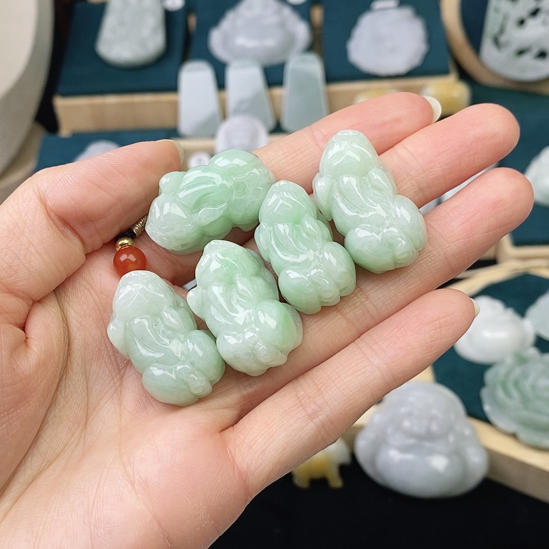 翡翠未镶嵌颈饰貔貅发货发其一