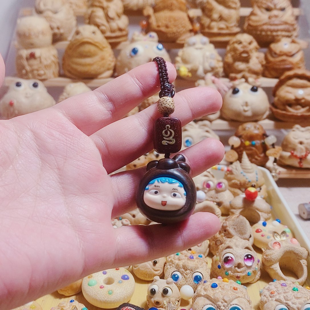 香榧木文玩绿檀娃娃钥匙扣