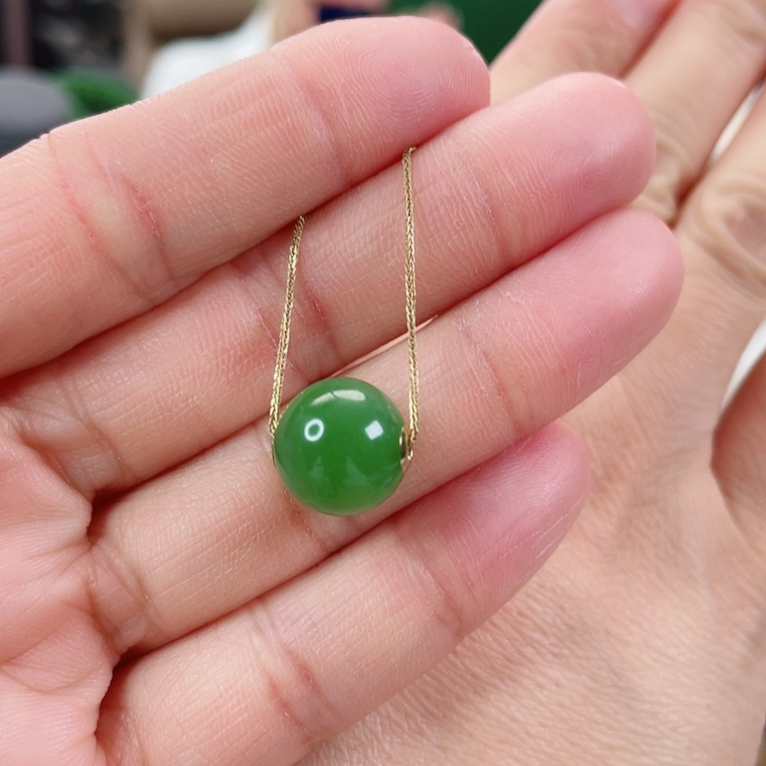 和田玉（碧玉）颈饰18K金镶嵌路路通吊坠