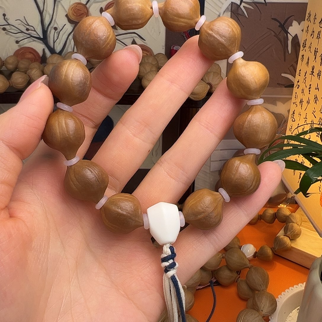红皮蜜桃臀橄榄核