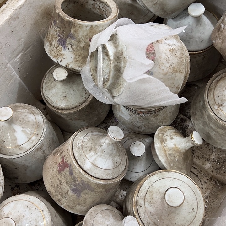 摆件陶带盖罐子一个 画片随缘