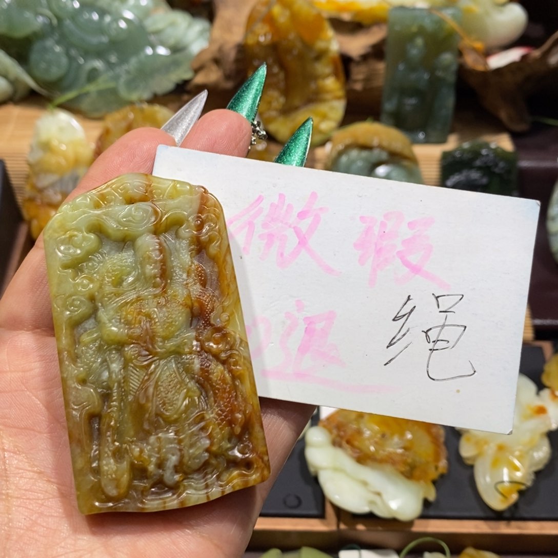 蛇纹石玉颈饰未镶嵌