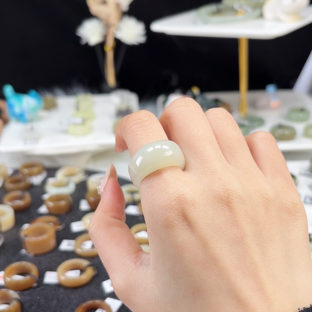 和田玉未镶嵌戒指P105月光白馒头18.1不退换
