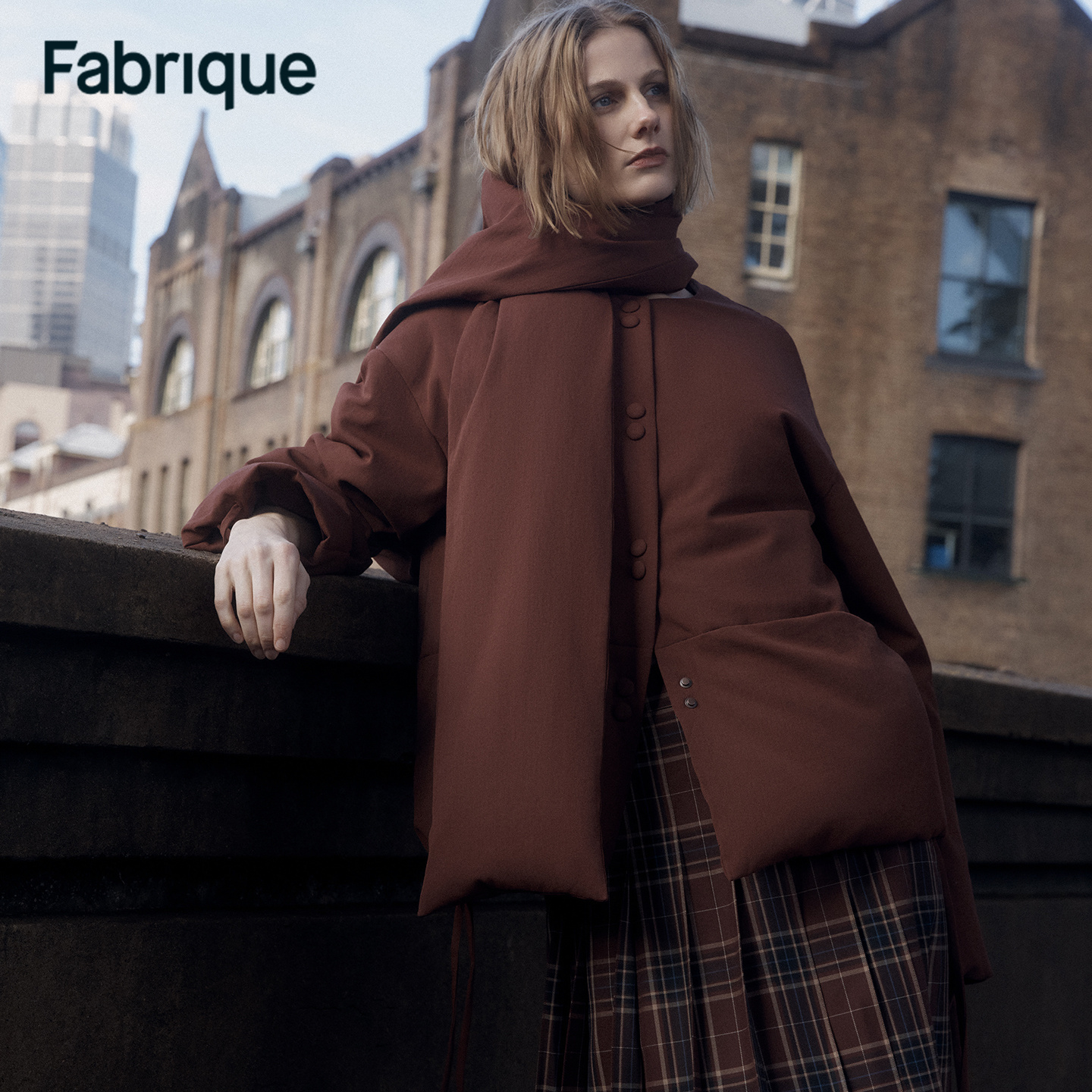 Fabrique Aimee 秋冬新品复古红高克重鸭绒休闲配围巾圆领羽绒服