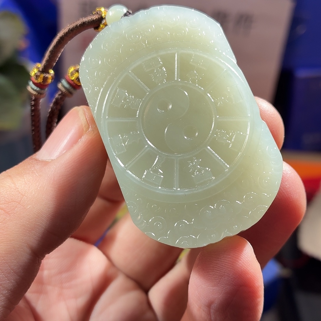 和田玉（糖玉）钛钢颈饰