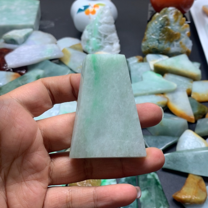 翡翠颈饰未镶嵌翡翠