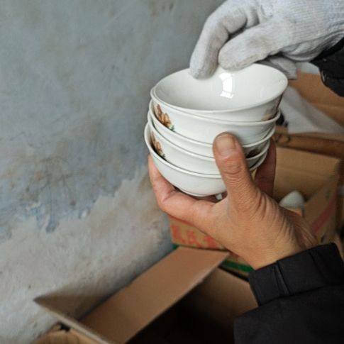 库存微瑕三打白骨精茶碗5个