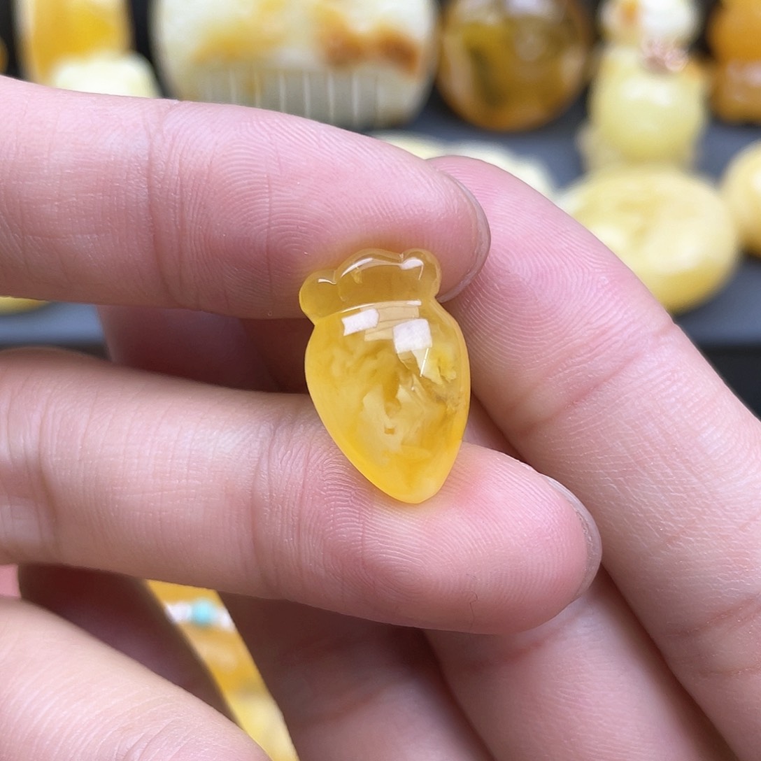 琥珀裸石未镶嵌蜜蜡