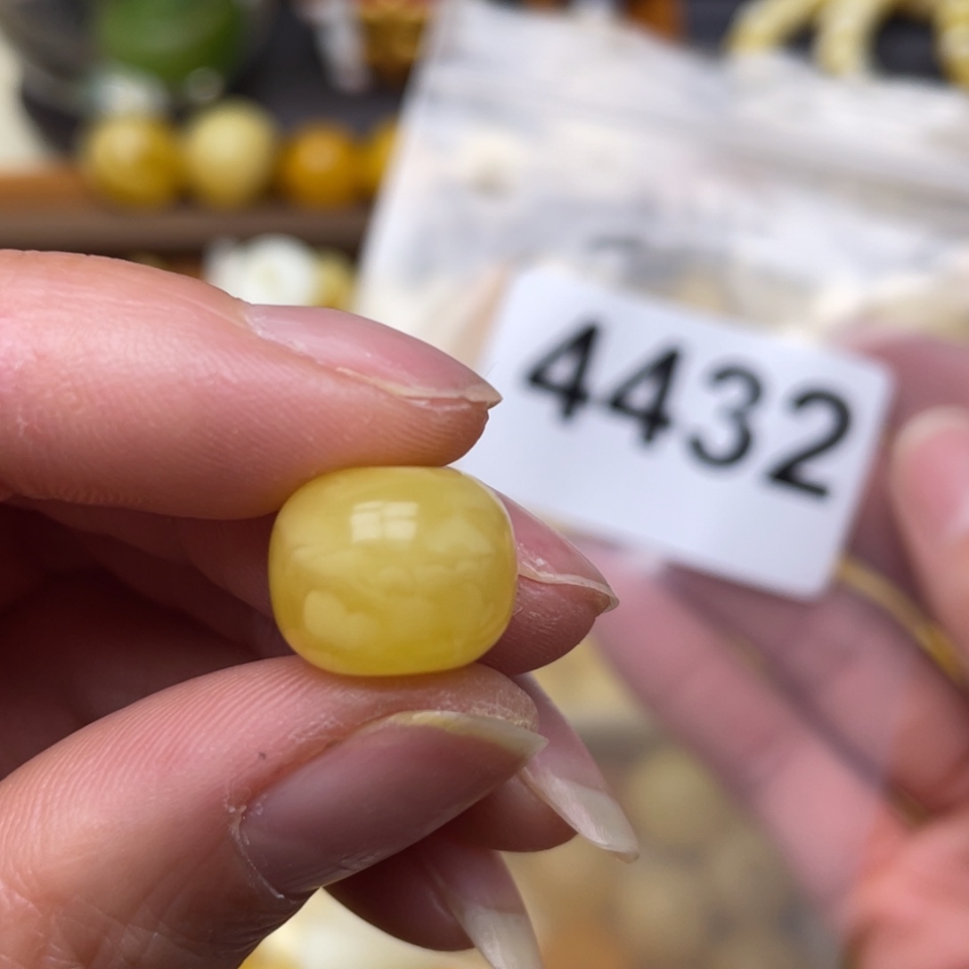 蜜蜡珠宝奇石未镶嵌小坑12.9