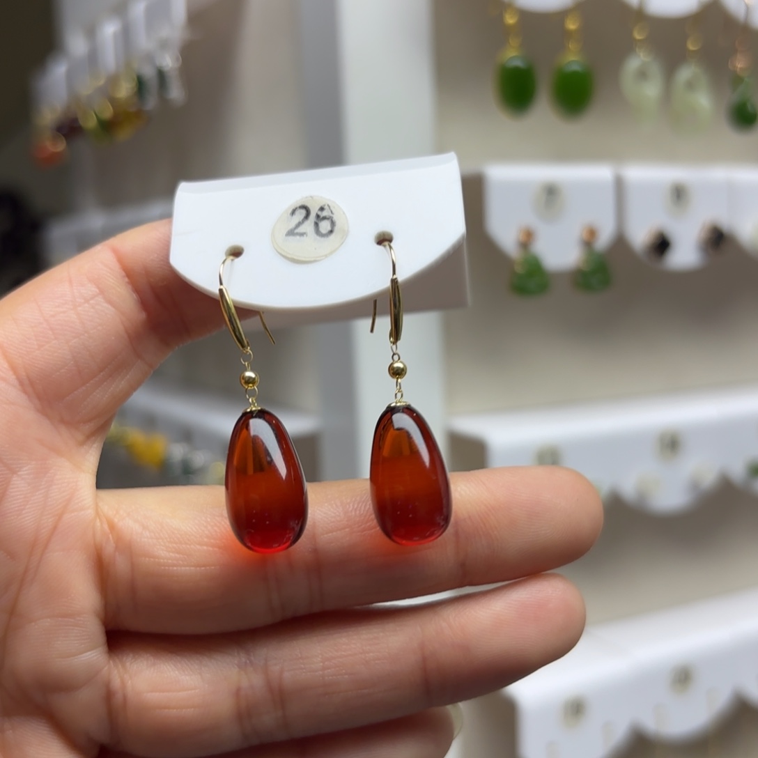 18K金镶嵌血珀耳饰血珀