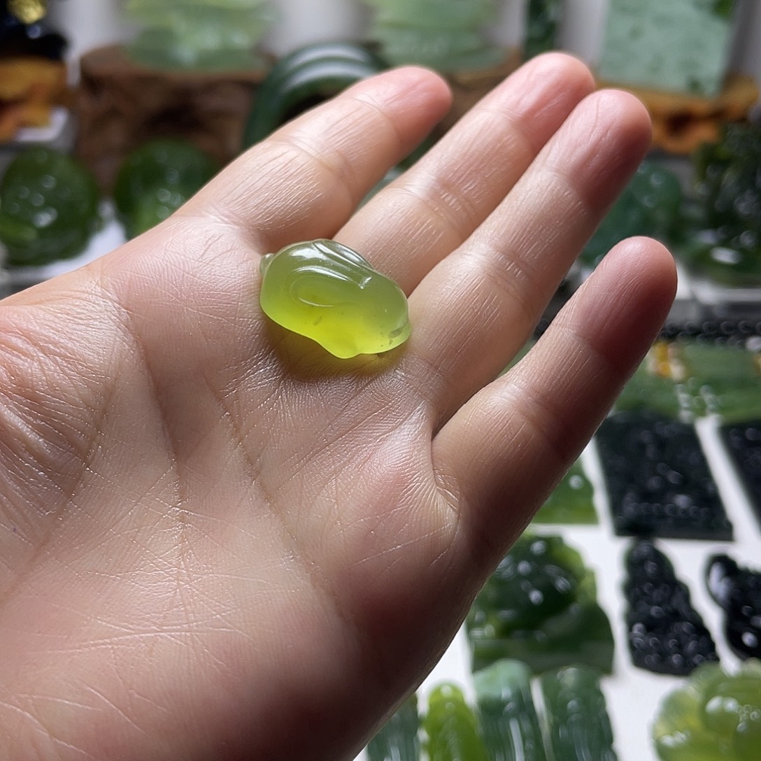 未镶嵌蛇纹石玉颈饰