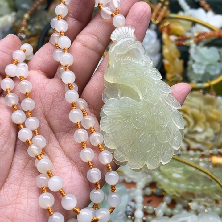 蛇纹石玉吊坠合金