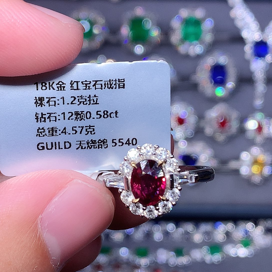 红宝石戒指18K金镶嵌