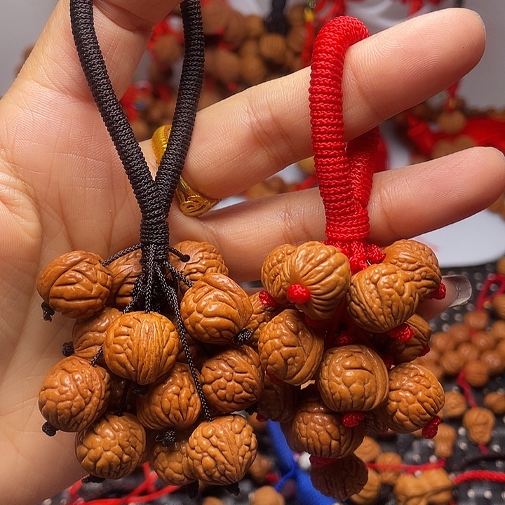 木质类龙纹桃枭挂件