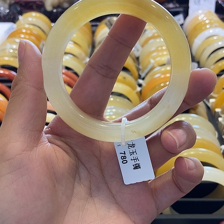石英质玉（黄龙玉）手镯未镶嵌伊*娃