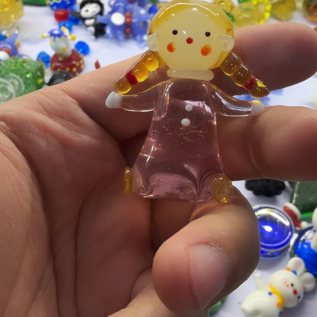 琉璃手工艺品女孩