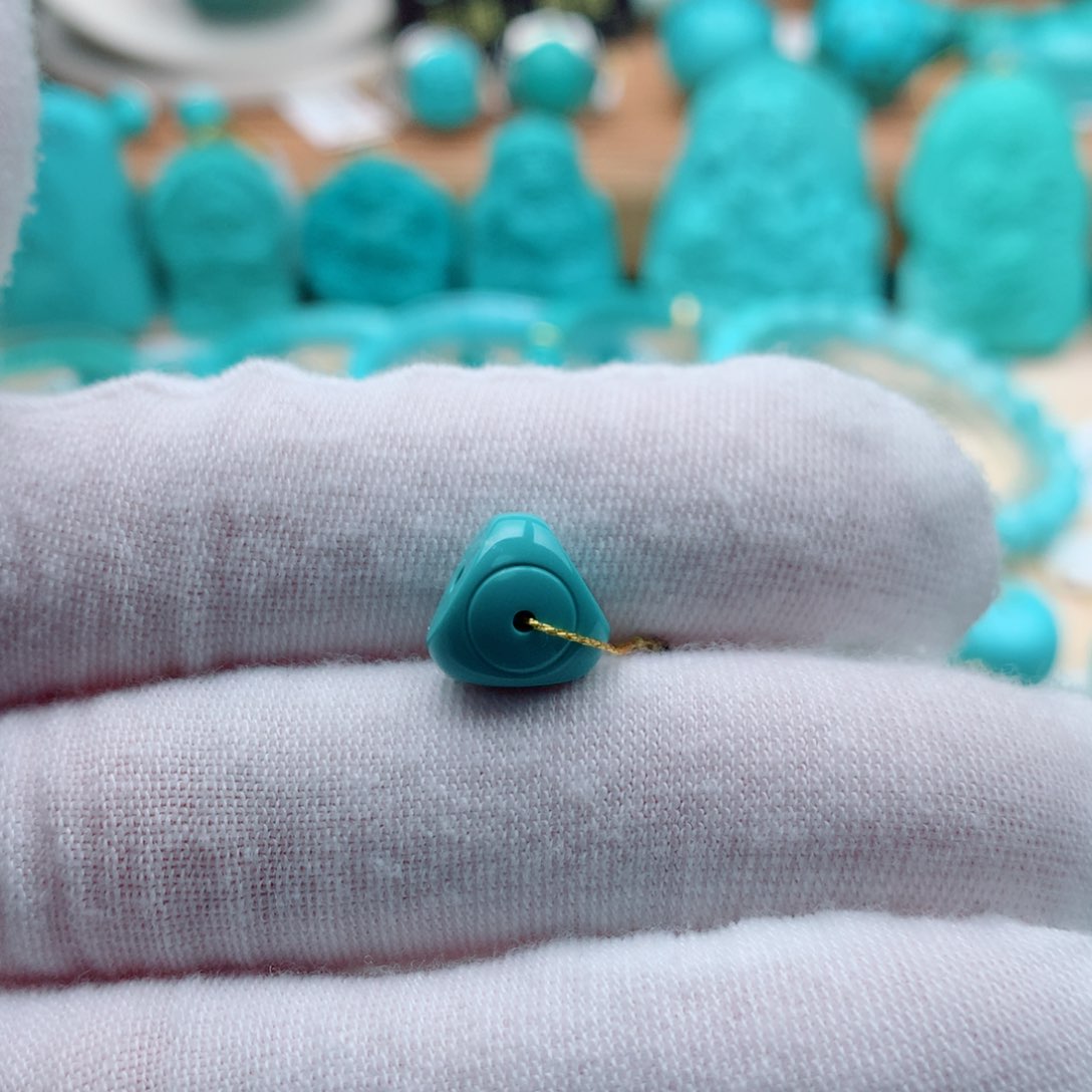 绿松石颈饰未镶嵌