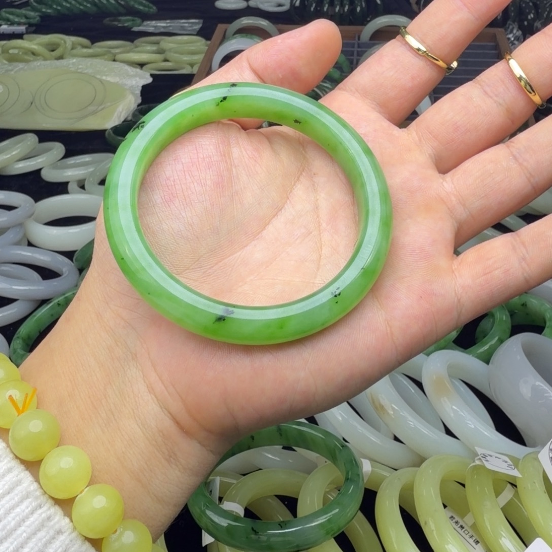 呦***爷和田玉未镶嵌车挂