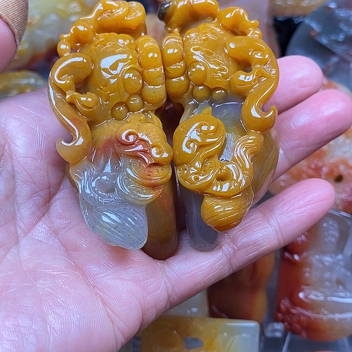 石英质玉（黄龙玉）合金颈饰