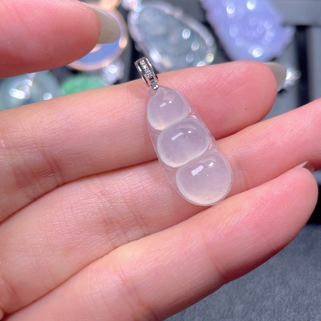 颈饰18K金镶嵌翡翠翡翠