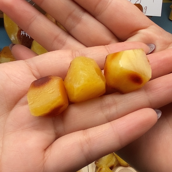 月****定制琥珀未镶嵌蜜蜡原石定制