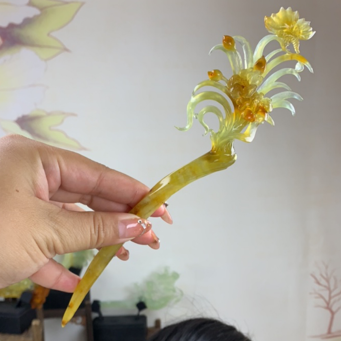 岫玉～蓝草发簪。料子细腻温润，雕刻立体灵动线条流畅，上头精致优雅