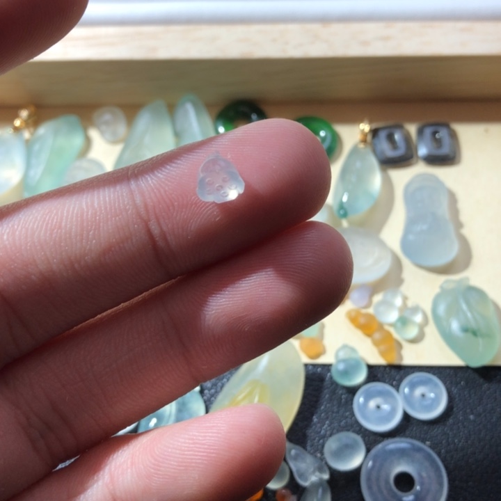 定制翡翠未镶嵌挂件