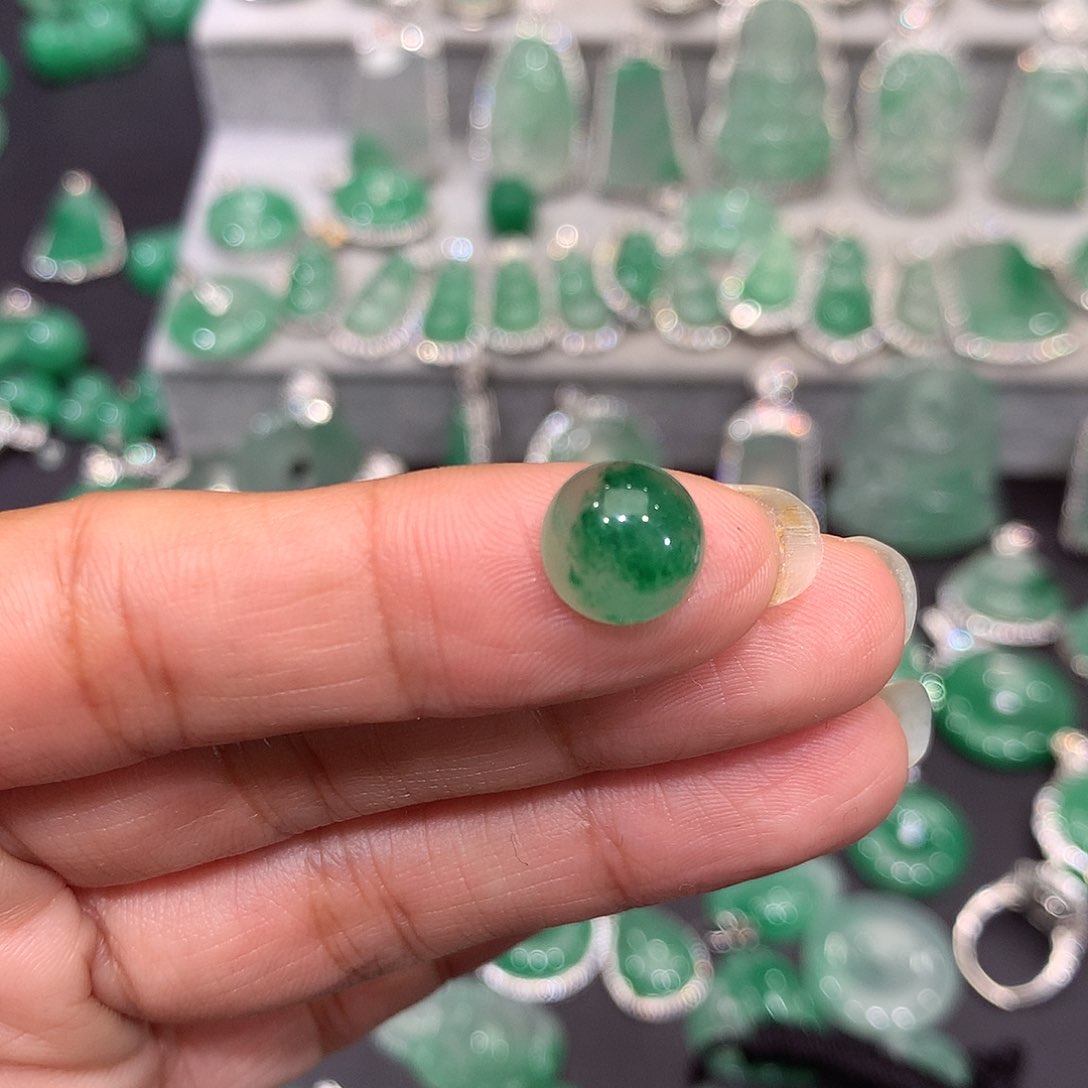 颈饰未镶嵌石英质玉（非洲翠）@*