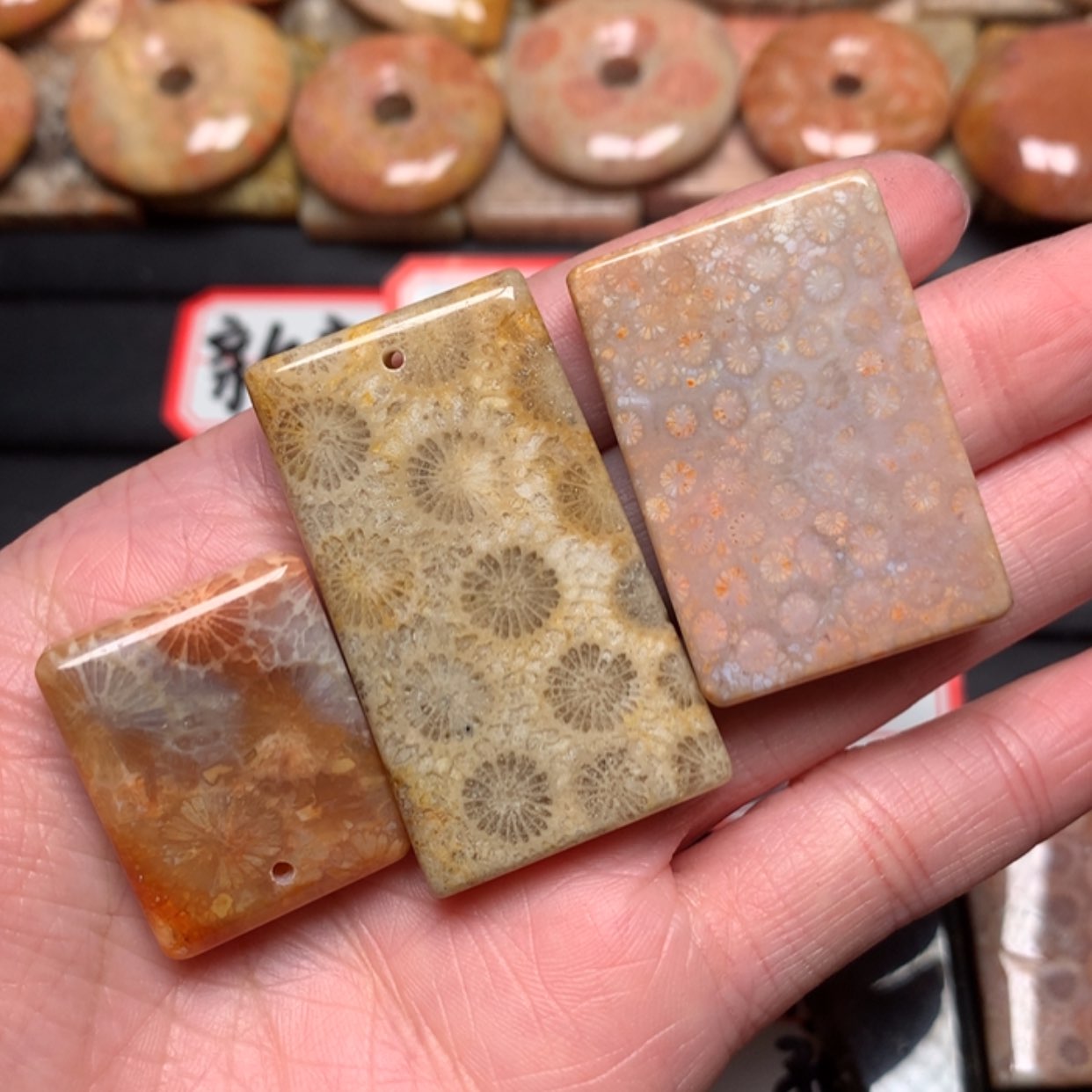 【闪购商品】硅化玉颈饰未镶嵌糯**。