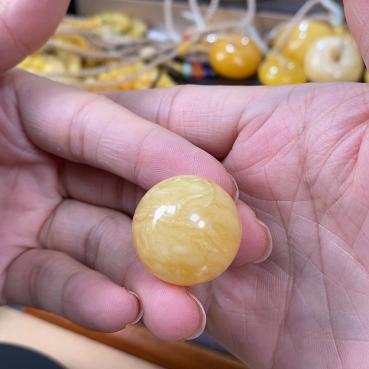 未镶嵌琥珀裸石圆珠