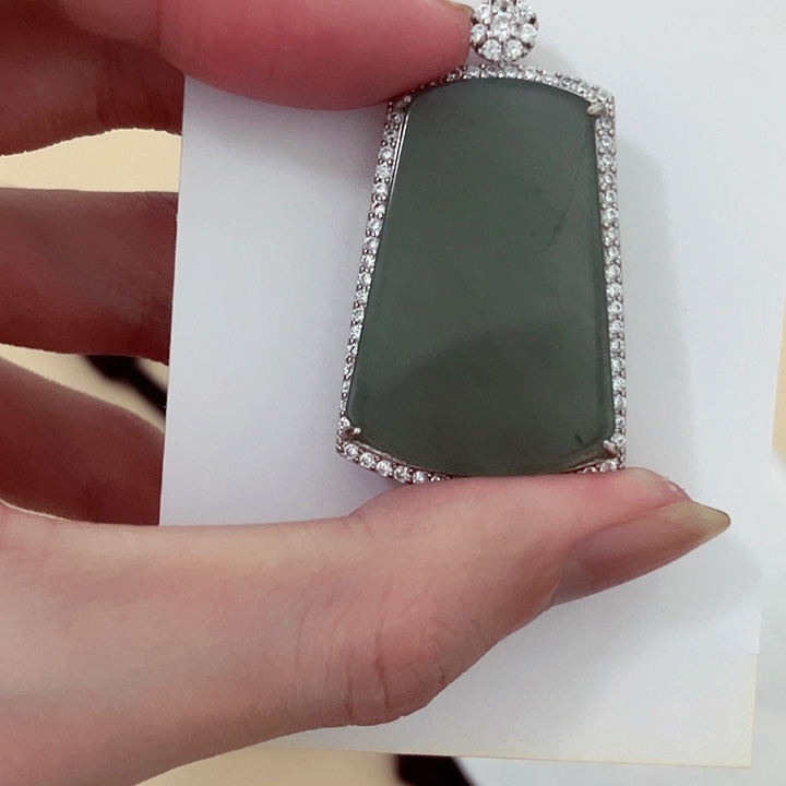 翡翠颈饰未镶嵌翡翠L