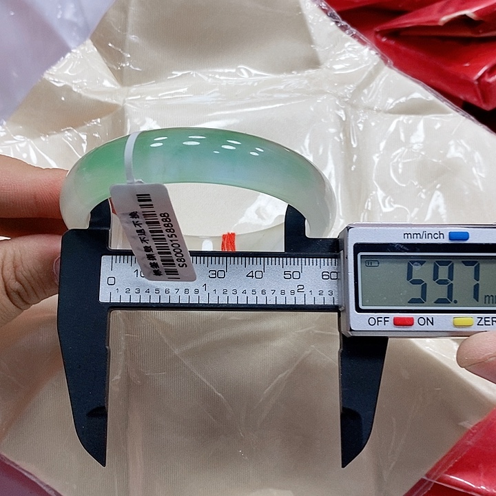 用***1翡翠手镯未镶嵌69库存×2去拍