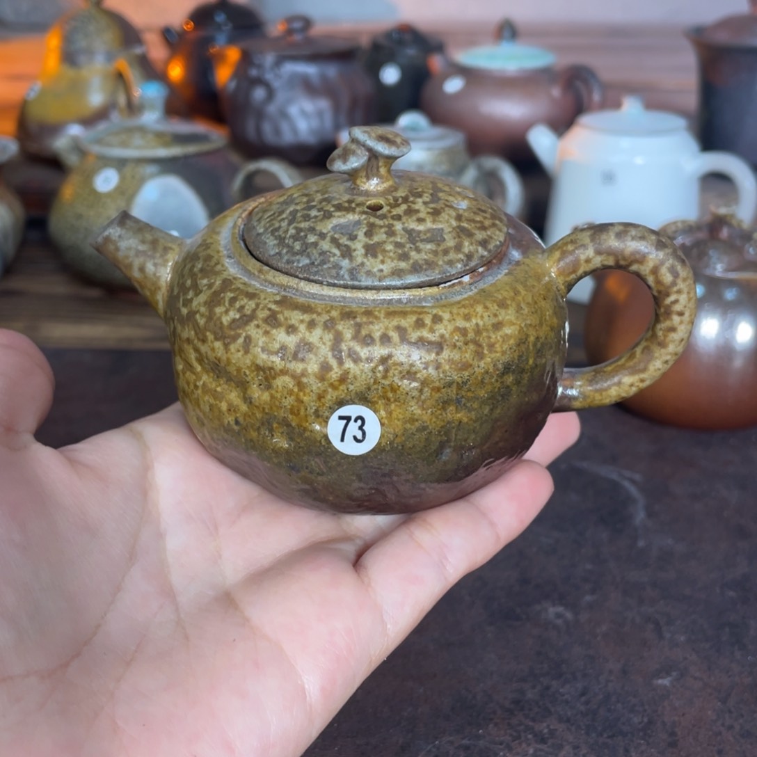 景德镇柴烧茶壶。 73