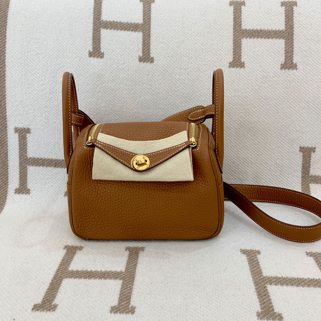 99新 Hermes/爱马仕 mini lindy 20 Y tc皮 金棕0206m1 