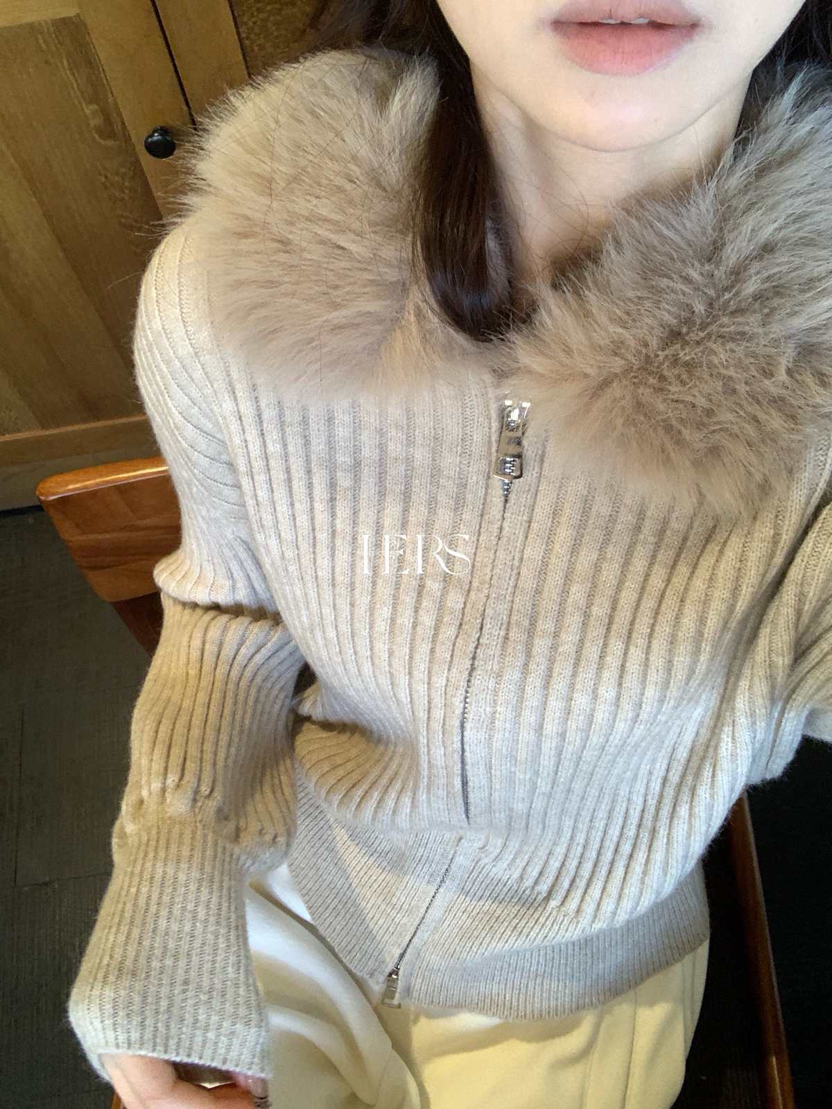 （6-8运贴）复古毛毛翻领拉链坑条毛衣冬季韩系简约百搭针织开衫女