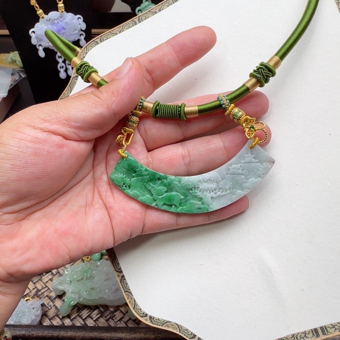 翡翠未镶嵌颈饰仿古