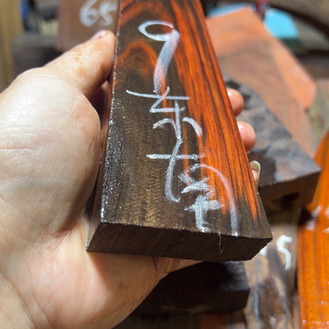 东***路交趾黄檀（大红酸枝）