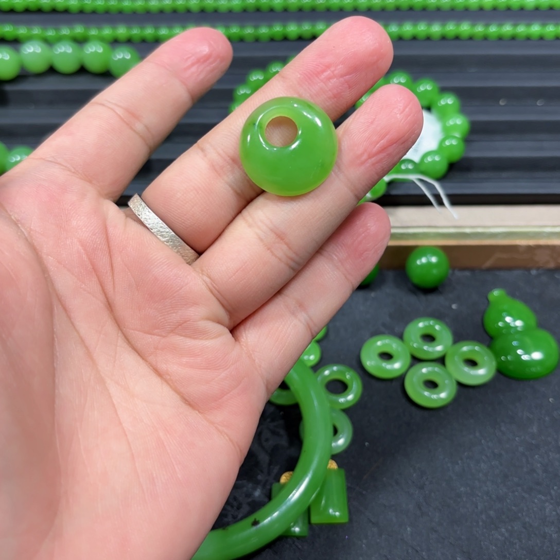 和田玉（碧玉）未镶嵌吊坠(不含链)柿**心