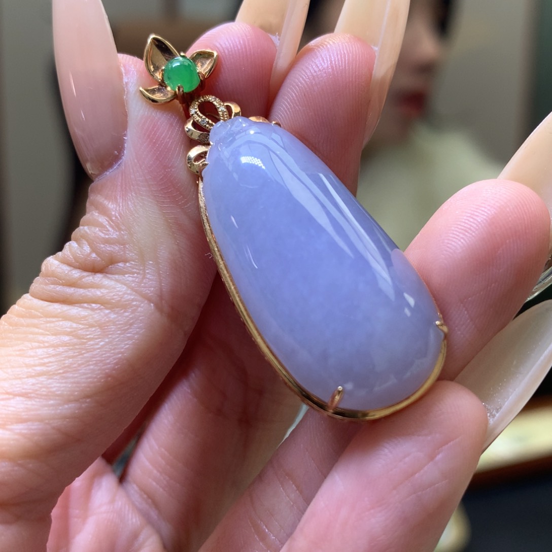 颈饰18K金镶嵌翡翠