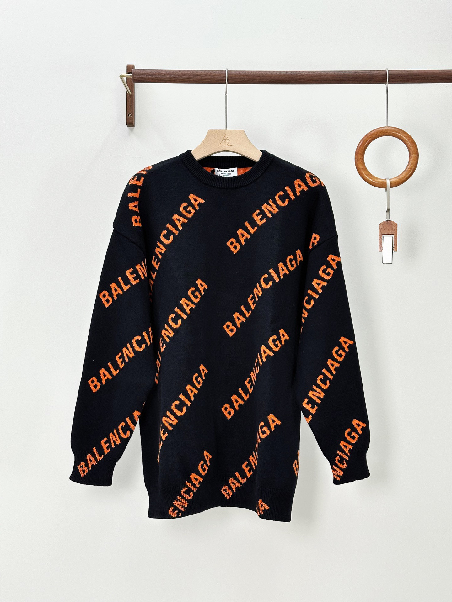 未使用 Balenciaga/巴黎世家 巴黎世家 男士黑橙弹幕针织毛衣