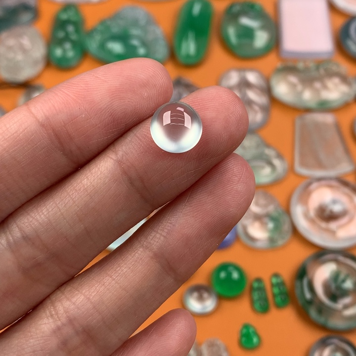 翡翠挂件未镶嵌….