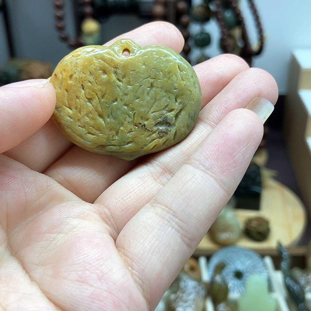 岫岩河磨玉（透闪石质玉）把件未镶嵌