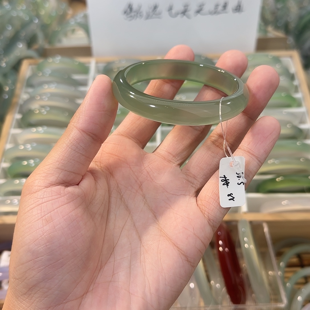 玛瑙/玉髓未镶嵌手镯圈口56.5