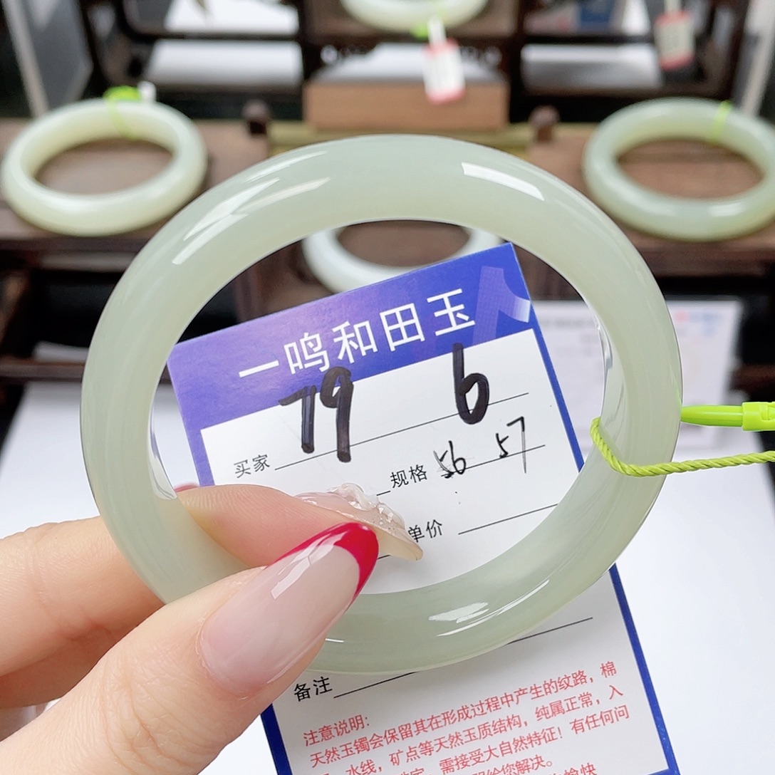 和田玉未镶嵌手镯